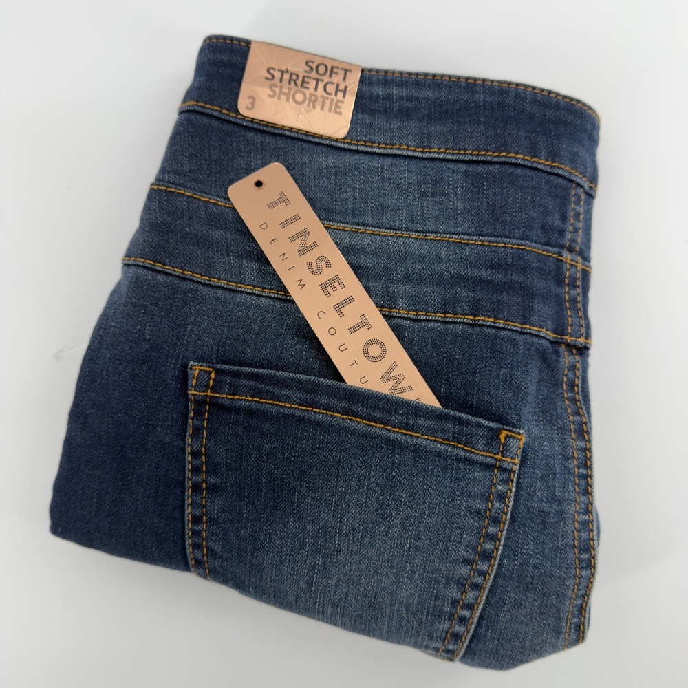 NEW Tinseltown Soft‎ Stretch Shortie High Waist Denim Shorts Medium Wash Size 3